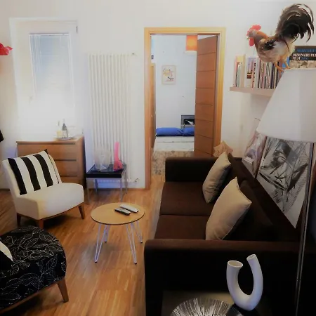 בית אירוח Light And Airy With Bathroom + Breakfast *