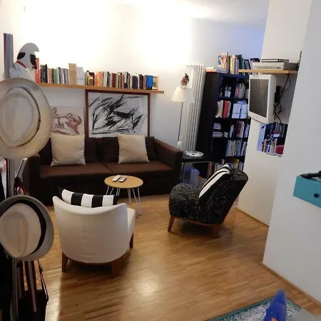 בית אירוח Light And Airy With Bathroom + Breakfast