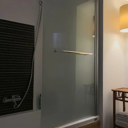 Light And Airy With Bathroom + Breakfast * קליארי
