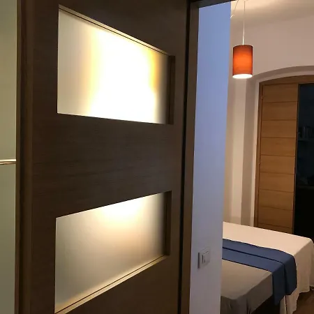 Light And Airy With Bathroom + Breakfast *