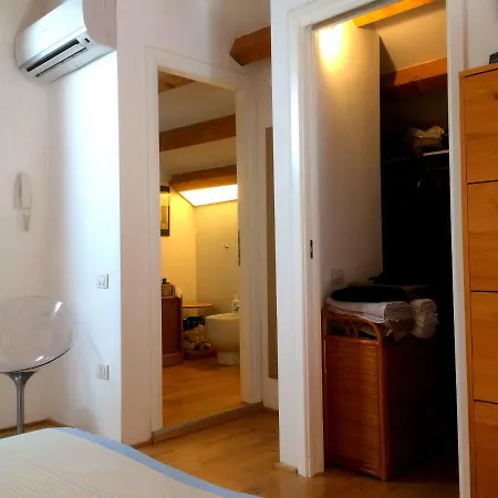 בית אירוח Light And Airy With Bathroom + Breakfast *